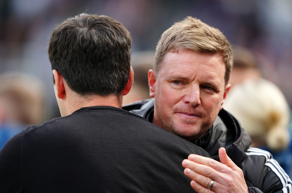 Bournemouth manager Andoni Iraola, left and Newcastle United manager Eddie Howe gesture, ahead of the English Premier League soccer match between Newcastle United and Bournemouth, in Newcastle, England, Saturday, April 18, 2026. (Owen Humphreys/PA via AP)