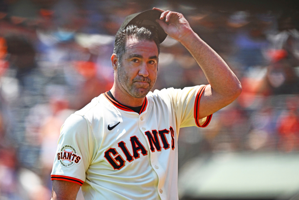 San Francisco Giants pitcher Justin Verlander acknowledges the crowd after striking out Washington Nationals' Nathaniel Lowe in the first inning of a baseball game in San Francisco, Sunday, Aug. 10, 2025. (Jose Carlos Fajardo/Bay Area News Group via AP)