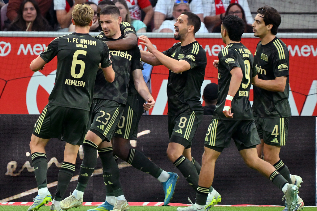 Andrej Ilic, 2nd left, celebrates scoring with teammates during the Bundesliga soccer match between FSV Mainz 05 - 1. FC Union Berlin in Mainz, Germany, Sunday May 10, 2026. (Torsten Silz/dpa via AP)