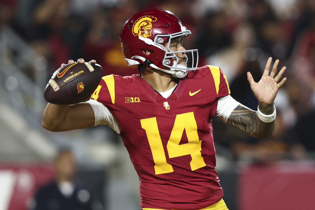 Southern California quarterback Jayden Maiava (14) prepares to throw the ball during the first half of NCAA college football game against Michigan State, Saturday, Sept. 20, 2025, Los Angeles. (AP Photo/Jessie Alcheh)