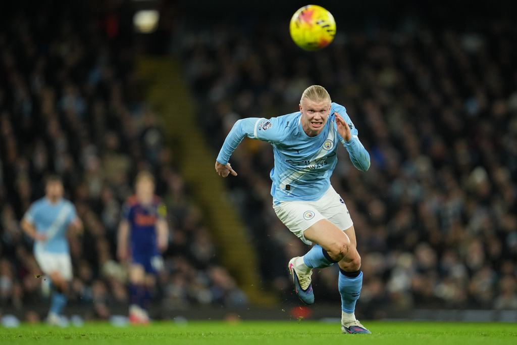 Manchester City's Erling Haaland runs for the ball during the English Premier League soccer match between Manchetser City nad Newcastle in Manchester, England, Saturday, Feb. 21, 2026. (AP Photo/Jon Super)