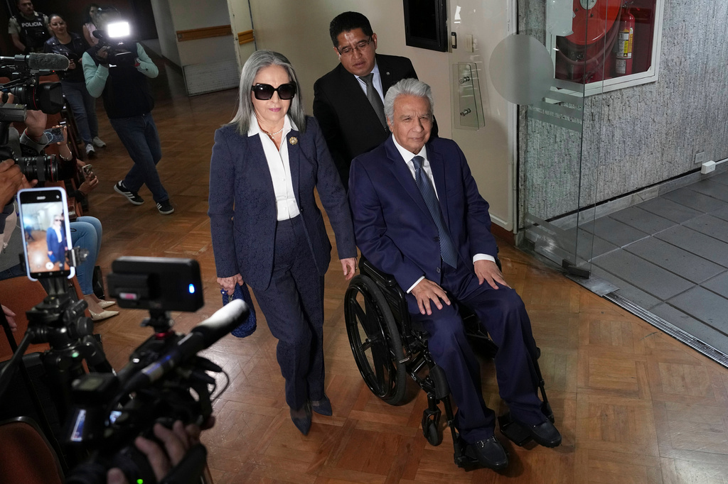 Ecuador's former President Lenin Moreno, who is charged with accepting bribes from Chinese company Sinohydro in connection with the construction of one of the country's hydroelectric power plants, arrives for a hearing accompanied by his wife, Rocio Gonzalez, at the National Court of Justice in Quito, Ecuador, Friday, Aug. 28, 2026. (AP Photo/Dolores Ochoa)