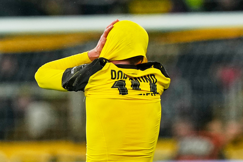 Dortmund's Maximilian Beier reacts after losing the German Soccer Cup round of sixteen soccer match between Borussia Dortmund and Bayer 04 Leverkusen in Dortmund, Germany, Tuesday, Dec. 2, 2025. (AP Photo/Martin Meissner)