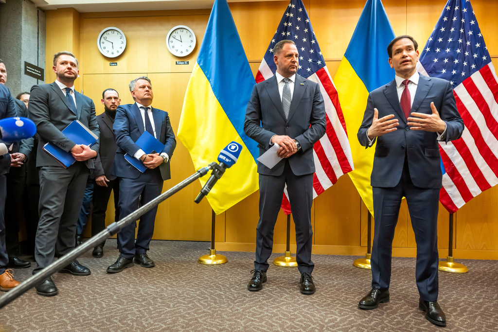 FILE - Andrii Yermak, then-Ukraine’s presidential chief of staff, second right, and U.S. Secretary of State Marco Rubio, right, talk to the press as their consultations continue at the U.S. Mission to International Organizations in Geneva, on Nov. 23, 2025. (Martial Trezzini/Keystone via AP, File)