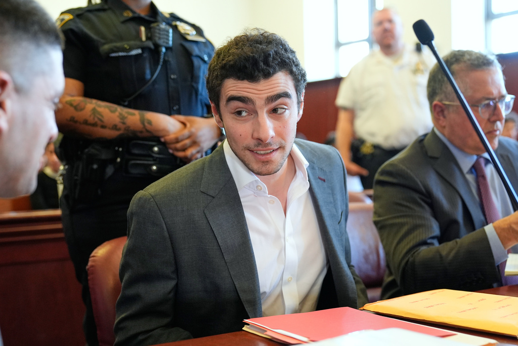 Luigi Mangione appears in Manhattan Criminal Court, Tuesday, Dec. 16, 2025, in New York. (AP Photo/Seth Wenig, Pool)