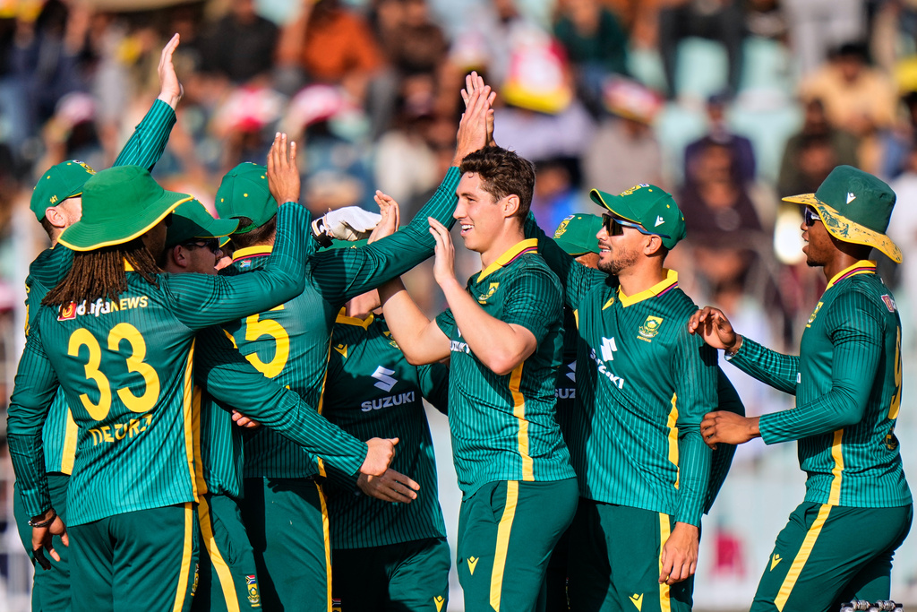 South Africa's Nandre Burger, center, celebrates with teammates after the dismissal of Pakistan's Babar Azam during the second one day international cricket match between Pakistan and South Africa, in Faisalabad, Pakistan, Thursday, Nov. 6, 2025. (AP Photo/Anjum Naveed)