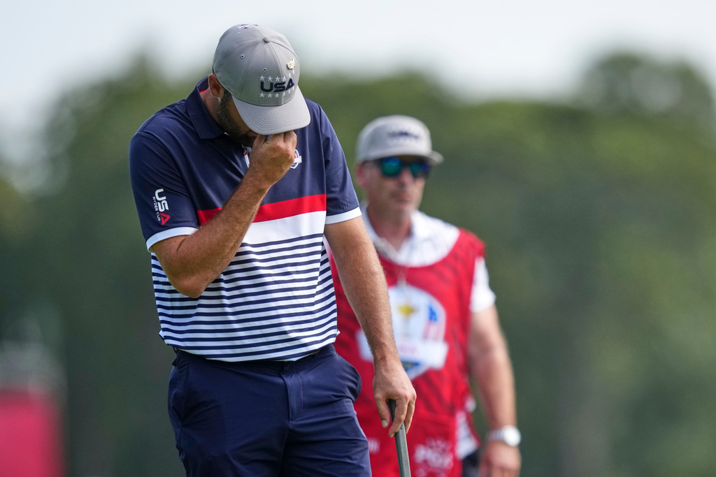 United States' Scottie Scheffler reacts after missing a putt on the 10th hole at Bethpage Black golf course during the Ryder Cup golf tournament, Friday, Sept. 26, 2025, in Farmingdale, N.Y. (AP Photo/Matt Slocum)
