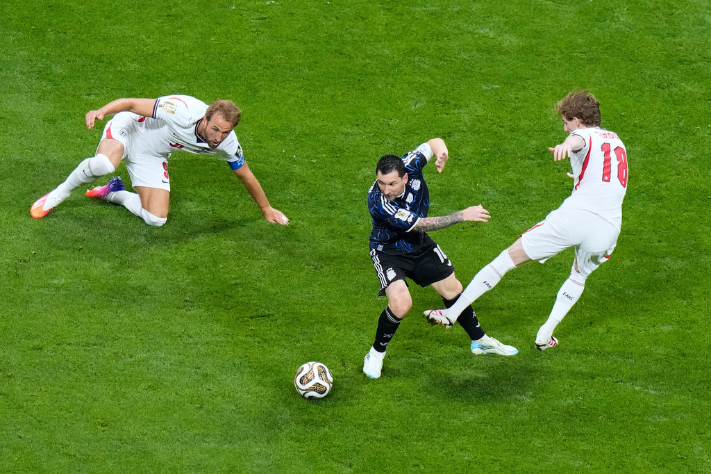 FILE - Argentina's Lionel Messi (10) dribbles between England's Anthony Gordon (18) and Harry Kane (9) during the World Cup semifinal soccer match in Atlanta, July 15, 2026. (AP Photo/Lynne Sladky, File)