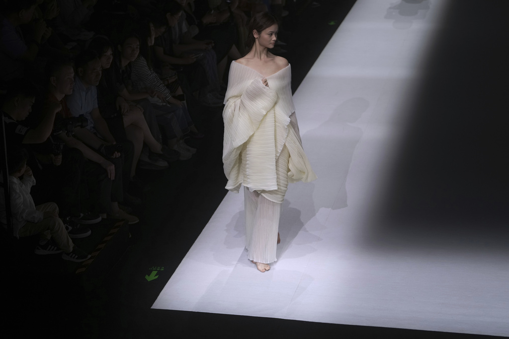A model showcases a creation by Liu Hongchao collection during the SS2026 China Fashion Week, in Beijing, China, Thursday, Sept. 11, 2025. (AP Photo/Andy Wong)