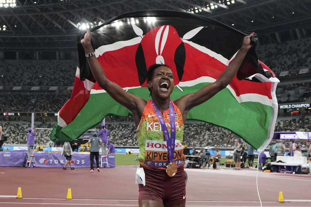 Kenya's Faith Kipyegon celebrates after winning gold medal in the women's 1500 meters final at the World Athletics Championships in Tokyo, Tuesday, Sept. 16, 2025. (AP Photo/Eugene Hoshiko)