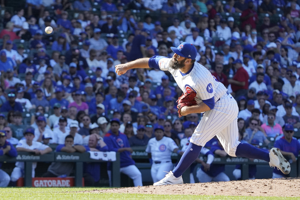 Chicago Cubs pitcher Andrew Kittredge (59) throws the ball against the Tampa Bay Rays during the ninth inning of a baseball game Sunday, Sept. 14, 2025, in Chicago. (AP Photo/David Banks)