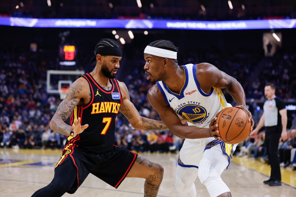 Golden State Warriors Jimmy Butler III (10) moves with the ball around Atlanta Hawks Nickeil Alexander-Walker (7) during the third quarter of an NBA basketball game in San Francisco, Sunday, Jan. 11, 2026. (Carlos Avila Gonzalez/San Francisco Chronicle via AP)