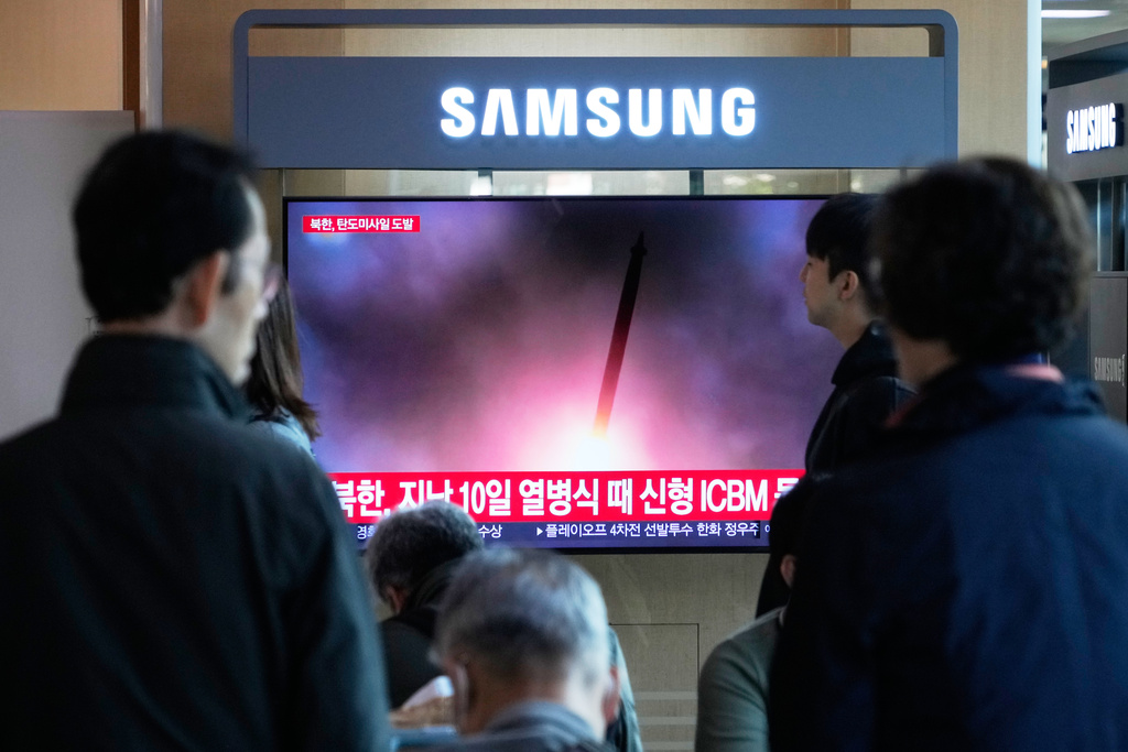 A TV screen shows a file image of North Korea's missile launch during a news program at Seoul Railway Station in Seoul, South Korea, Wednesday, Oct. 22, 2025. (AP Photo/Ahn Young-joon)