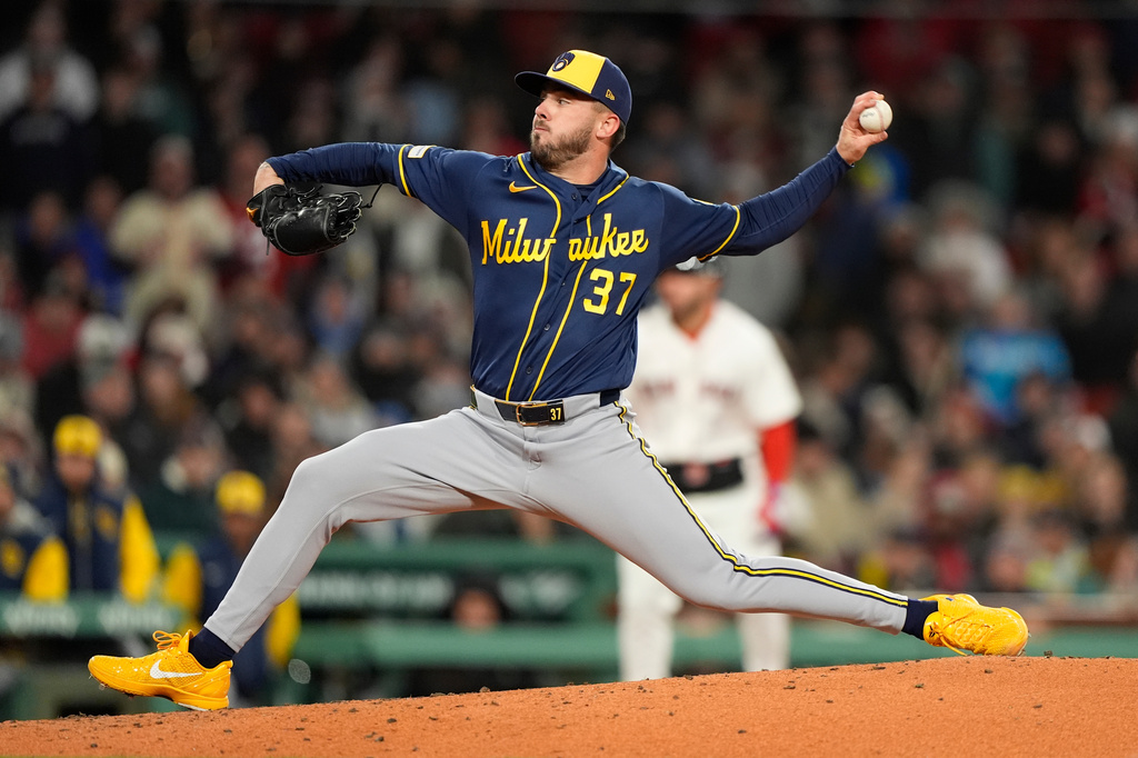 Milwaukee Brewers pitcher Dl Hall pitches in the sixth inning of a baseball game against the Boston Red Sox Tuesday, April 7, 2026, in Boston. (AP Photo/Robert F. Bukaty)