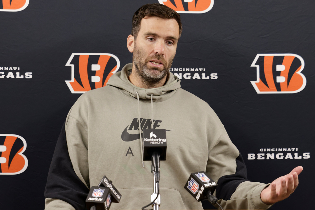 Cincinnati Bengals' Joe Flacco speaks during a news conference after an NFL football game against the Green Bay Packers, Sunday, Oct. 12, 2025, in Green Bay, Wis. (AP Photo/Matt Ludtke)