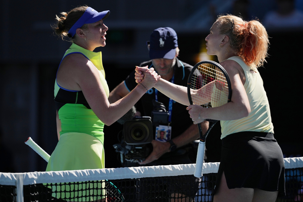 Amanda Anisimova of the U.S. is congratulated by Katerina Siniakova, right, of the Czech Republic following their second round match at the Australian Open tennis championship in Melbourne, Australia, Thursday, Jan. 22, 2026. (AP Photo/Dita Alangkara)