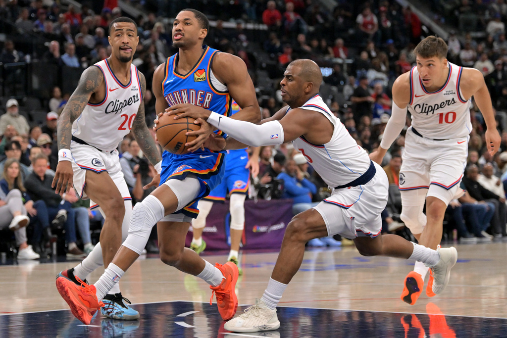Los Angeles Clippers guard Chris Paul, right, strips the ball from Oklahoma City Thunder guard Aaron Wiggins (21) as he drives to the basket during the first half of an NBA basketball game Tuesday, Nov. 4, 2025, in Los Angeles. (AP Photo/Jayne Kamin-Oncea)