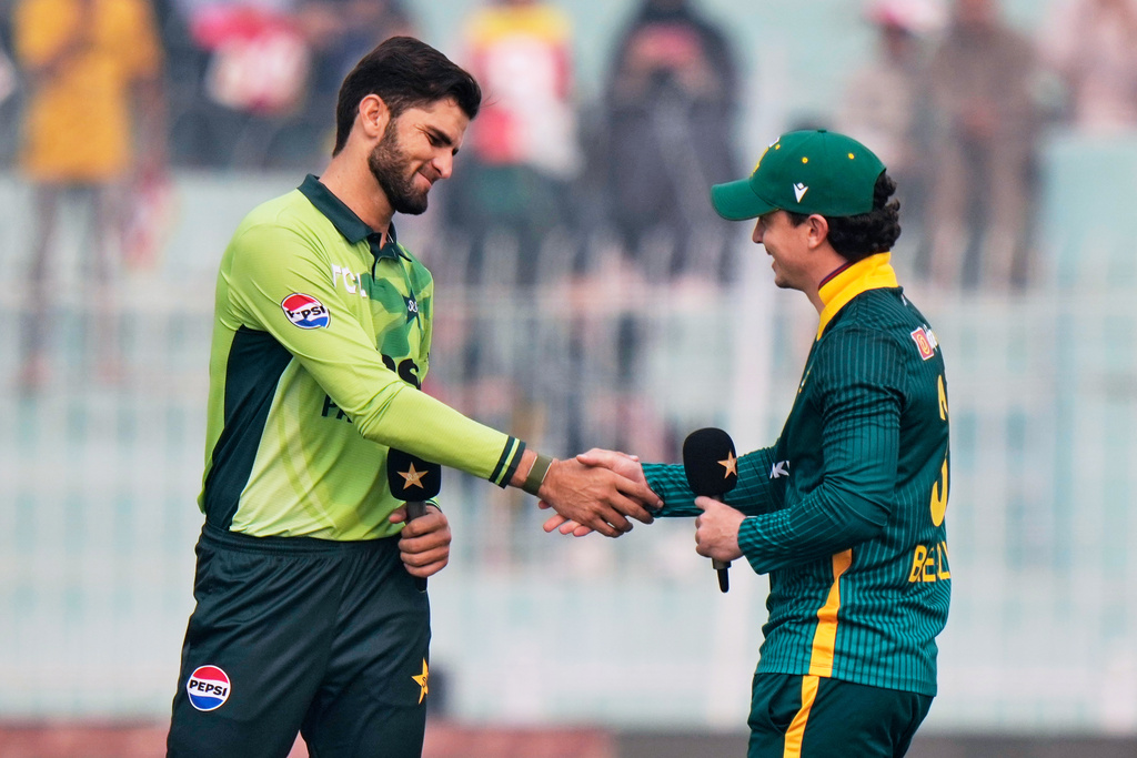 Pakistan's skipper Shaheen Shah Afridi, left, shakes hand with his South Africa's counterpart Mathew Breetzke after the coin toss before start of the first one day international cricket match between Pakistan and South Africa, in Faisalabad, Pakistan, Tuesday, Nov. 4, 2025. (AP Photo/Anjum Naveed)