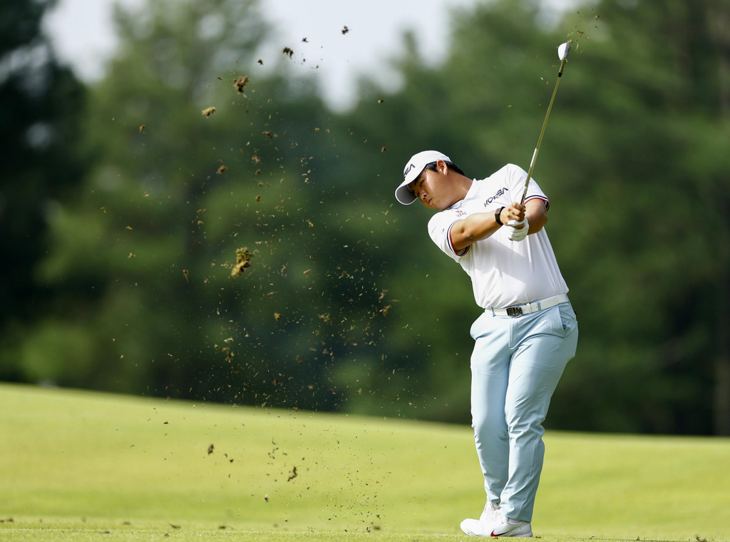 South Korea&rsquo;s Kim Joo-hyung, better known as Tom Kim, plays a shot during the first round of golf at the Asian Games in Kasugai, central Japan, Wednesday, Sept. 30, 2026. (Natsumi Yasumoto/Kyodo News via AP)
