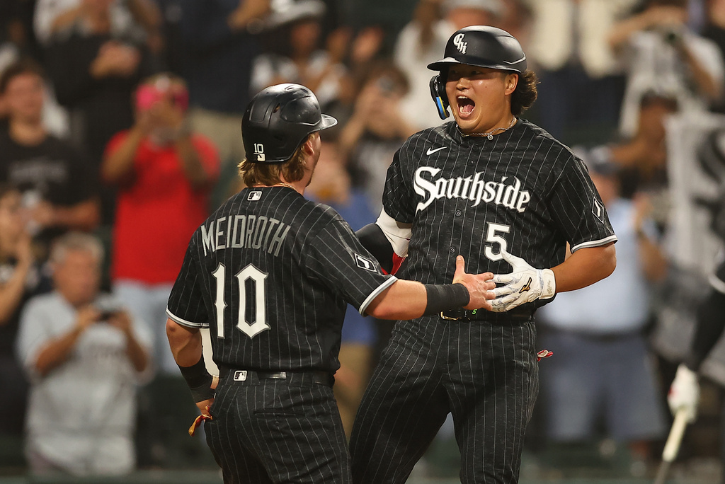 Chicago White Sox's Munetaka Murakami, right, celebrates his three-run with teammate Chase Meidroth, left, during the first inning of a baseball game against the Detroit Tigers, Thursday, Sept. 17, 2026, in Chicago. (AP Photo/Melissa Tamez)
