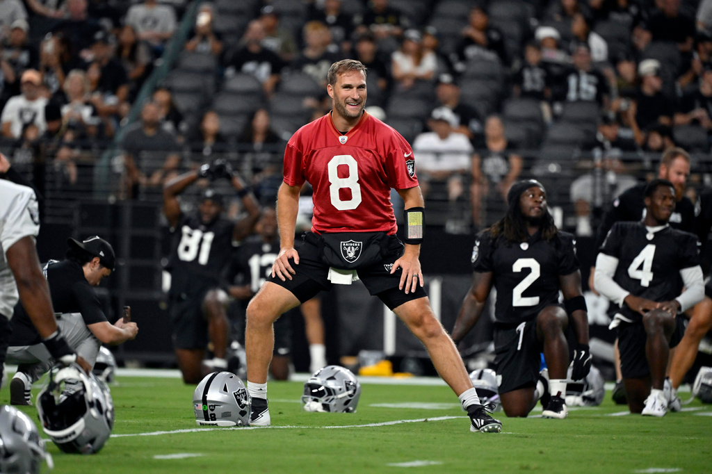 Las Vegas Raiders quarterback Kirk Cousins (8) warms up during an NFL football practice Tuesday, Aug. 11, 2026, in Las Vegas. (AP Photo/David Becker)