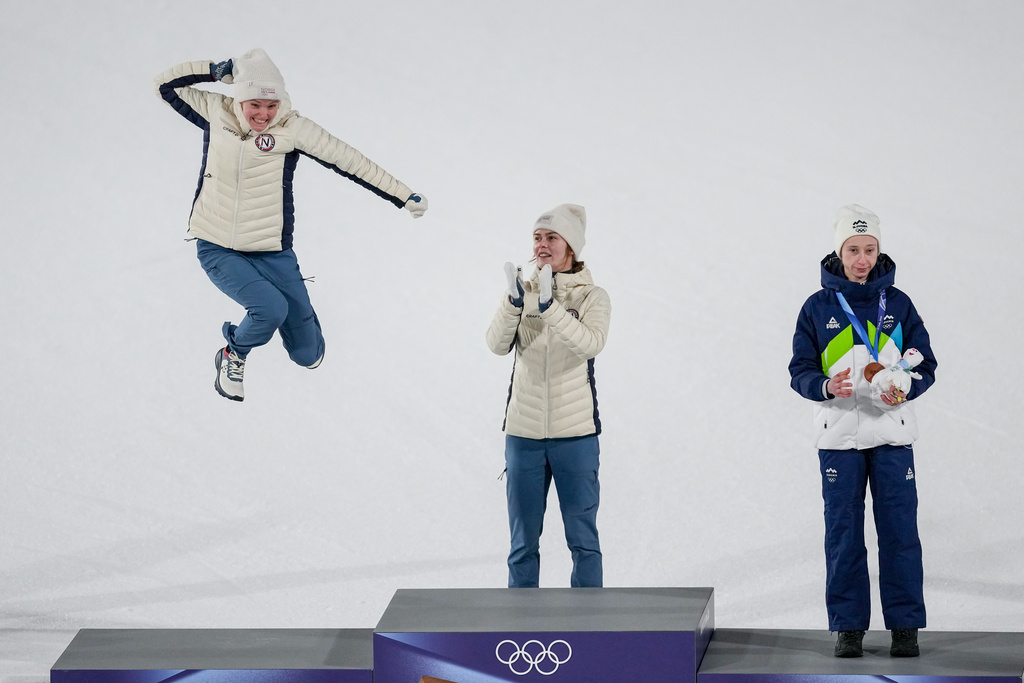 Gold medalist Anna Odine Stroem, of Norway, applauds as silver medalist Eirin Maria Kvandal, also of Norway, celebrates and bronze medalist Nika Prevc, of Slovenia, right, applauds after the ski jumping women's large hill individual at the 2026 Winter Olympics, in Predazzo, Italy, Sunday, Feb. 15, 2026. (AP Photo/Matthias Schrader)