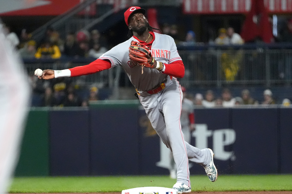 Cincinnati Reds shortstop Elly De La Cruz throws out Pittsburgh Pirates' Konnor Griffin at first base in the fourth inning of a baseball game in Pittsburgh, Friday, May 1, 2026. (AP Photo/Tom E. Puskar)