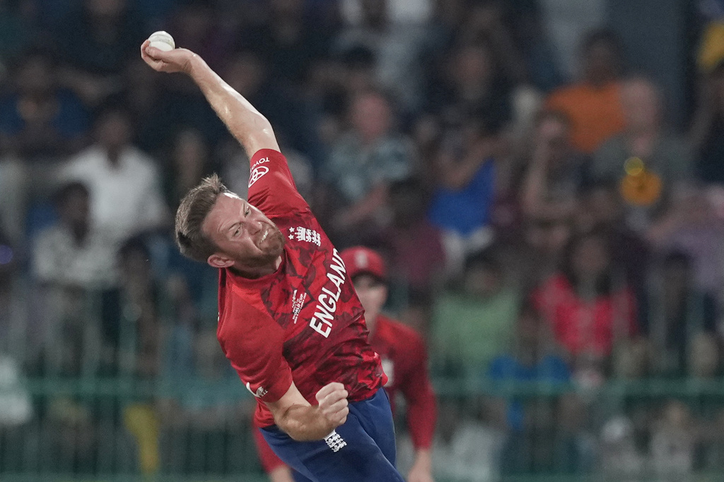 England's Liam Dawson bowls a delivery during the T20 World Cup cricket match between England and New Zealand in Colombo, Sri Lanka, Friday, Feb. 27, 2026. (AP Photo/Eranga Jayawardena)
