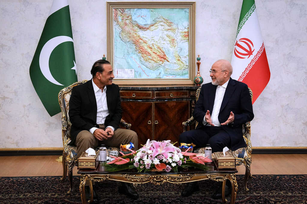 In this photo released by Islamic Consultative Assembly News Agency, ICANA, Iran's Parliament Speaker and top negotiator Mohammad Bagher Qalibaf, right, speaks with Pakistan's Army Chief Field Marshal Gen. Asim Munir during their meeting in Tehran, Iran, Monday, Aug. 24, 2026. (Mahmoud Hosseini/ICANA via AP)