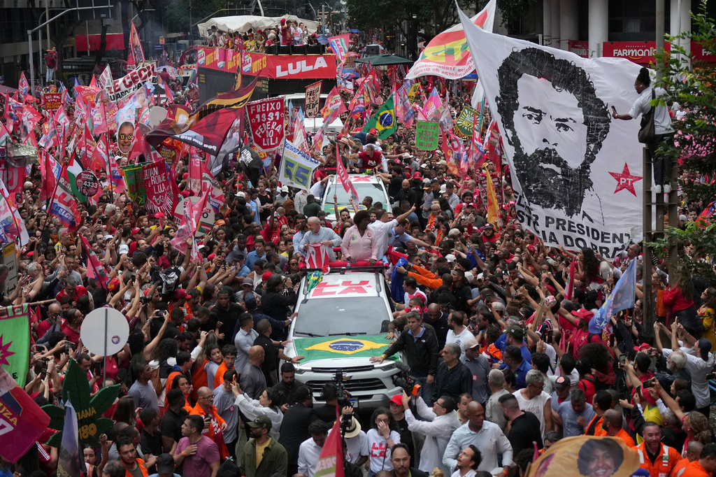 Brazilian President Luiz Inacio Lula da Silva, who is running for reelection, center, accompanied by Senate candidates Benedita da Silva, right, and Pedro Paulo, attends a campaign rally in Rio de Janeiro, Brazil, Friday, Oct. 2, 2026. (AP Photo/Silvia Izquierdo)