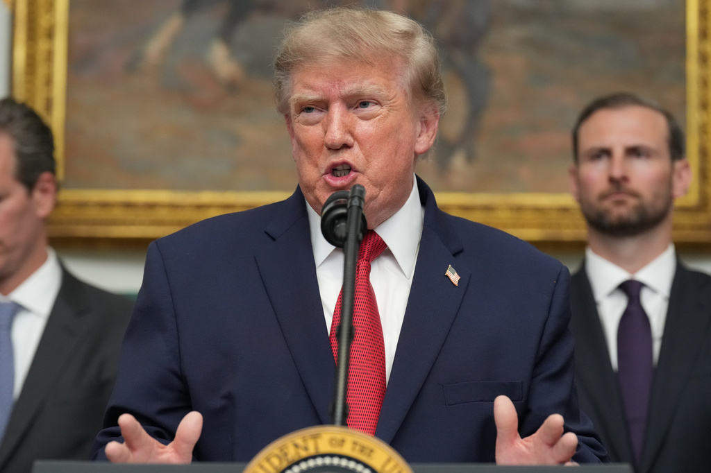 El presidente de Estados Unidos, Donald Trump, habla en una reunión con líderes tecnológicos en la Sala Roosevelt de la Casa Blanca, el miércoles 19 de agosto de 2026, en Washington. (AP Foto/Jacquelyn Martin)
