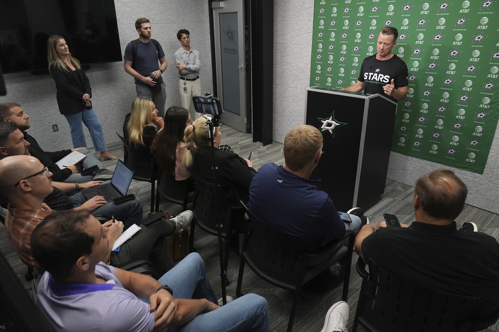 Dallas Stars head coach Glen Gulutzan responds to questions during a news conference at the NHL hockey team's headquarters, Wednesday, Sept. 17, 2025, in Frisco, Texas. (AP Photo/Tony Gutierrez)