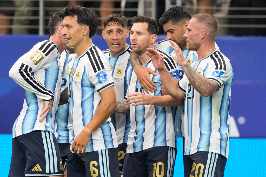 Argentina's Lionel Messi (10) celebrates scoring his side's first goal against Austria with teammates during the World Cup Group J soccer match in Arlington, Texas, near Dallas, Monday, June 22, 2026. (AP Photo/Tony Gutierrez)