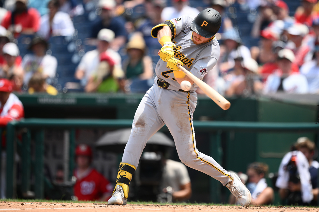 Pittsburgh Pirates' Ryan O'Hearn singles during the third inning of a baseball game against the Washington Nationals, Sunday, July 5, 2026, in Washington. (AP Photo/Nick Wass)