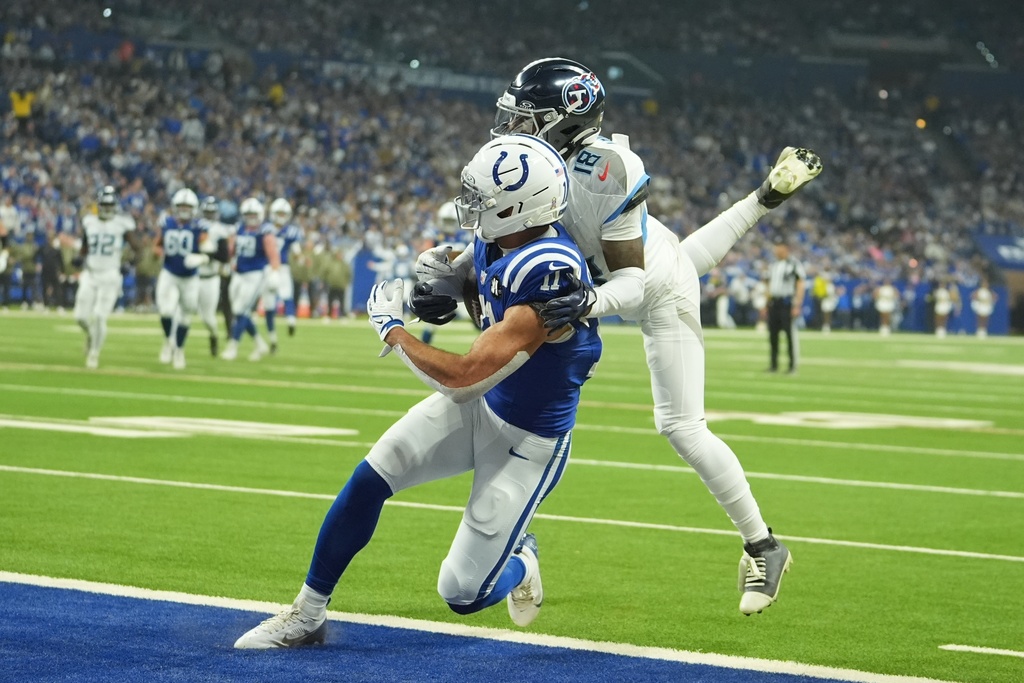 Indianapolis Colts wide receiver Michael Pittman Jr. (11) makes a touchdown catch against Tennessee Titans cornerback Jalyn Armour-Davis (18) during the first half an NFL football game, Sunday, Oct. 26, 2025, in Indianapolis. (AP Photo/Michael Conroy)
