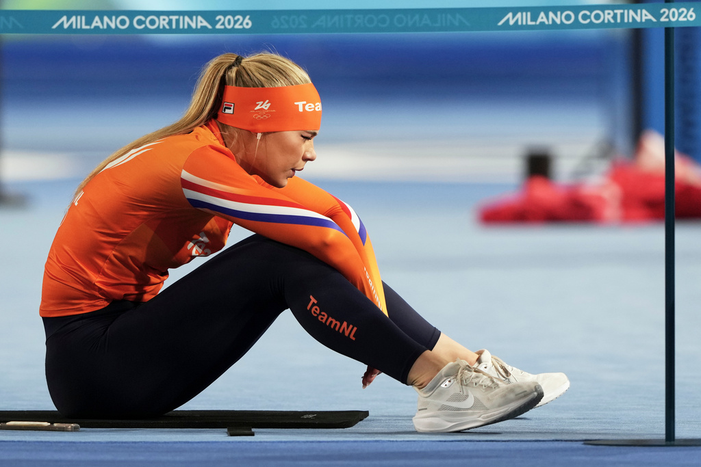 Jutta Leerdam of the Netherlands concentrates prior to the women's 1,000 meters speedskating race at the 2026 Winter Olympics, in Milan, Italy, Monday, Feb. 9, 2026. (AP Photo/Antonio Calanni)