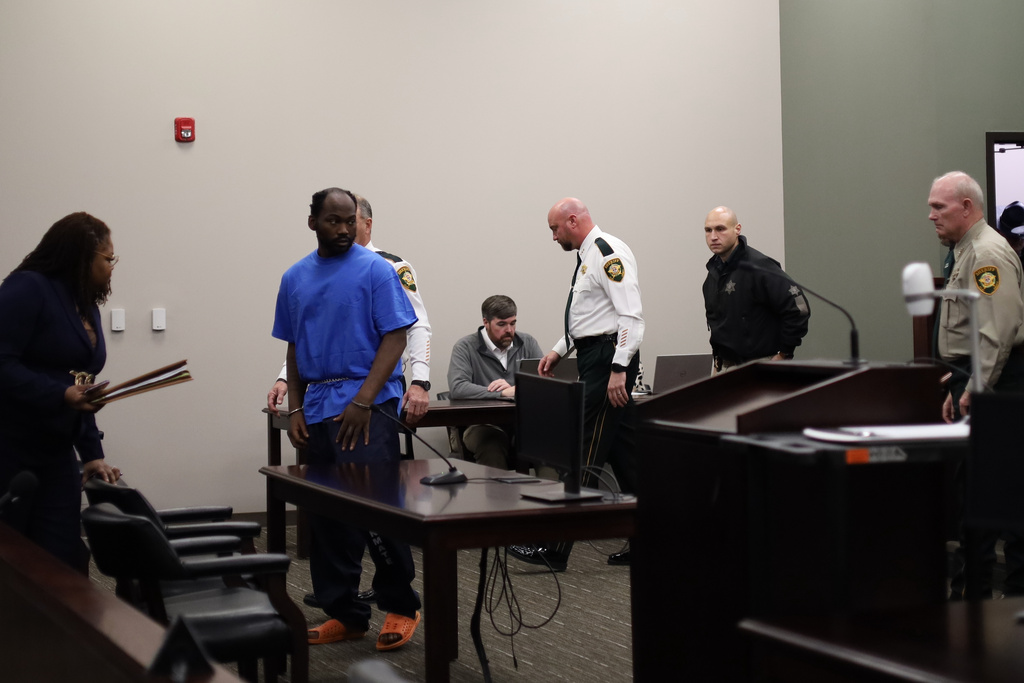 Daricka Moore, second from left, accused of committing a shooting spree in Cedarbluff, Miss., is escorted into a courtroom for an initial appearance, Monday, Jan 12, 2026, at Clay County Circuit Court in West Point, Miss. (Cadence Harvey/The Commercial Dispatch via AP)