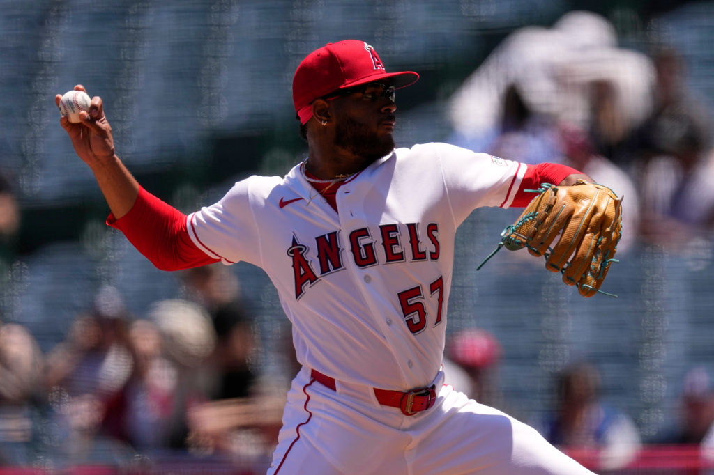 Los Angeles Angels pitcher Walbert Ureña throws to the plate during the first inning of a baseball game against the Chicago White Sox, Wednesday, May 6, 2026, in Anaheim, Calif. (AP Photo/Mark J. Terrill)