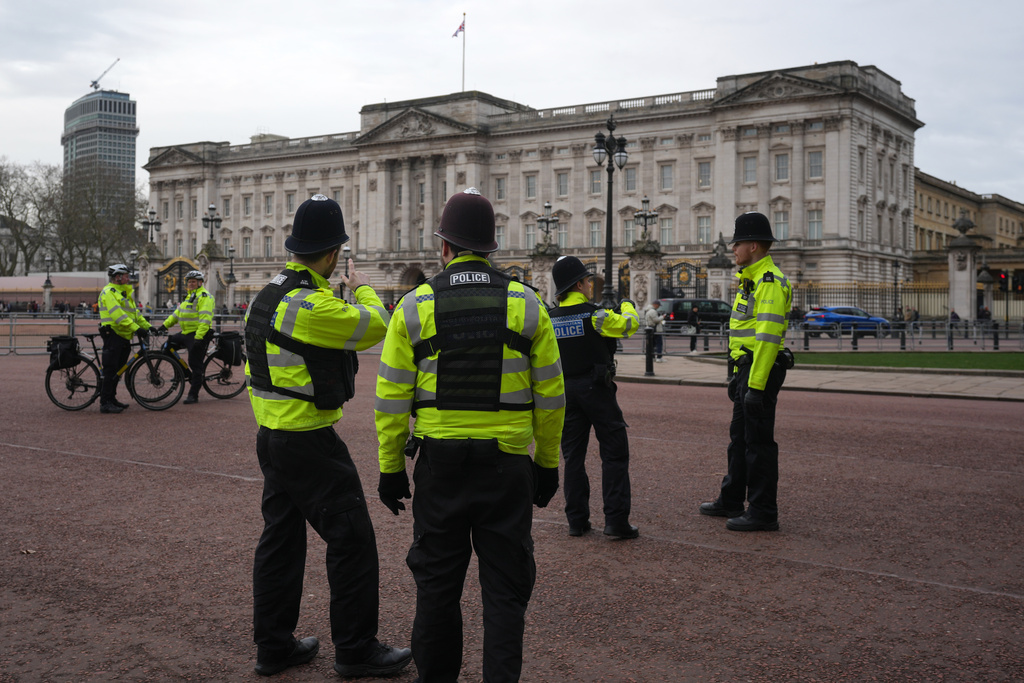 Police officers stand in front of Buckingham Palace in London, Friday, Feb. 20, 2026 after Andrew Mountbatten-Windsor was arrested and held for hours by British police on suspicion of misconduct in public office related to his links to Jeffrey Epstein.(AP Photo/Kin Cheung)