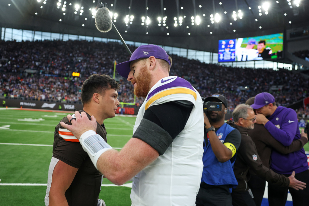 Minnesota Vikings quarterback Carson Wentz (11), right, greets Cleveland Browns quarterback Dillon Gabriel (8) at the end of the NFL game between Minnesota Vikings and Cleveland Browns at the Tottenham Hotspur stadium in London, Sunday, Oct. 5, 2025. (AP Photo/Ian Walton)