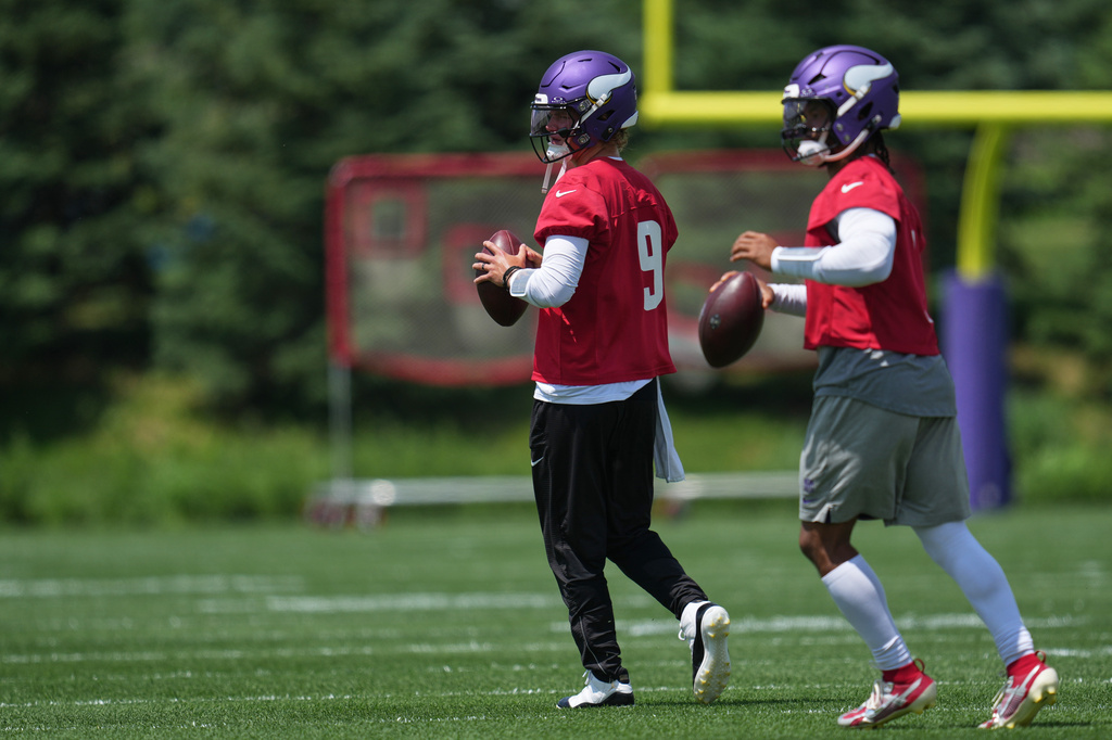 FILE - Minnesota Vikings quarterbacks J.J. McCarthy (9) and Kyler Murray (1) take part in drills during an NFL football practice Tuesday, June 9, 2026 in Eagan, Minn. (AP Photo/Abbie Parr, File)