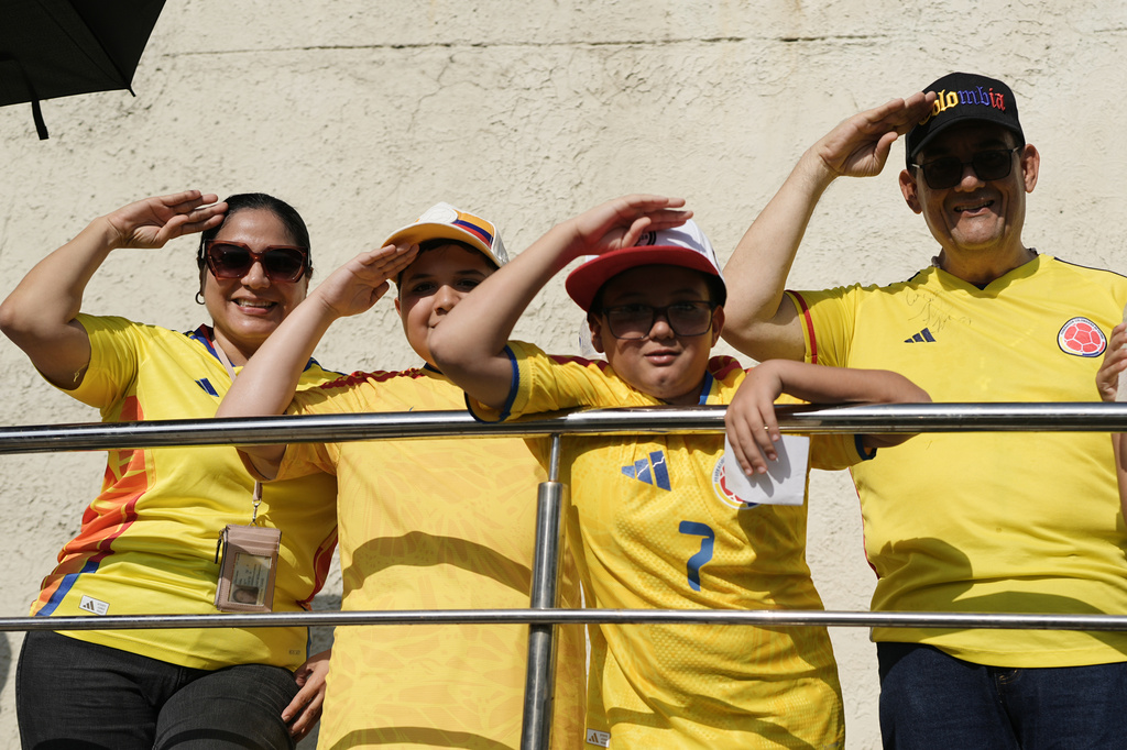 Supporters of presidential candidate Abelardo de la Espriella of the Defenders of the Motherland movement salute at the polling station where he will vote during the presidential election in Barranquilla, Colombia, Sunday, May 31, 2026. (AP Photo/Ivan Valencia)
