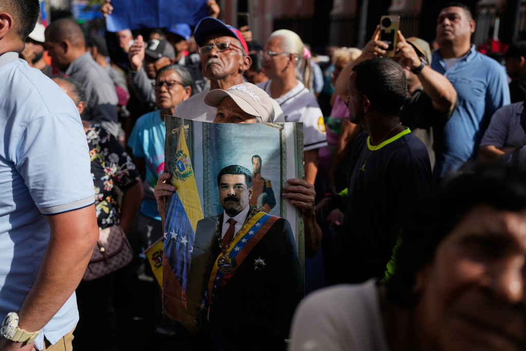 Government supporters rally in Caracas, Venezuela, Saturday, Jan. 3, 2026, after U.S. President Donald Trump announced that U.S. forces had captured President Nicolás Maduro and first lady Cilia Flores. (AP Photo/Matias Delacroix)