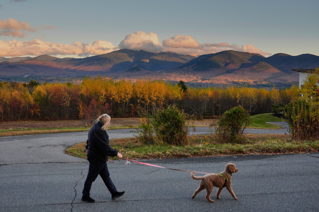 The Franconia Range of the White Mountains dominates the landscape, Wednesday, Oct. 22, 2025, in Sugar Hill, N.H. (AP Photo/Robert F. Bukaty)