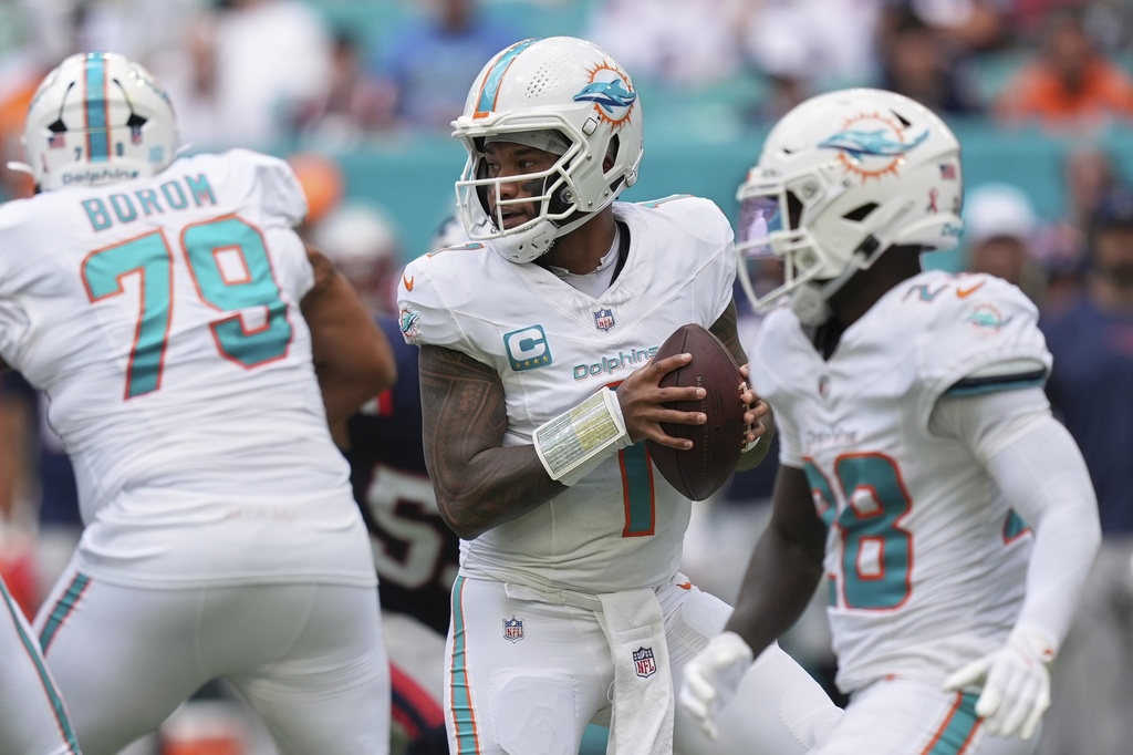 Miami Dolphins' Tua Tagovailoa drops back during the half of an NFL football game against the New England Patriots Sunday, Sept. 14, 2025, in Miami Gardens, Fla. (AP Photo/Rebecca Blackwell)