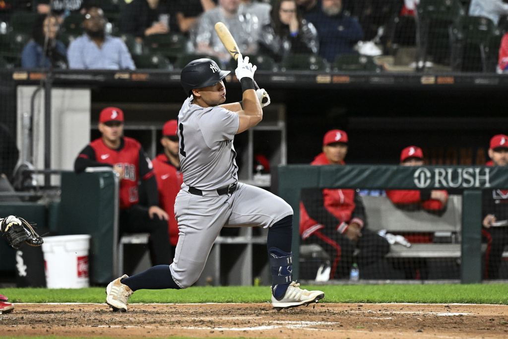 New York Yankees' Anthony Volpe hits an RBI single during the sixth inning of a baseball game against the Chicago White Sox, Friday, Aug. 29, 2025, in Chicago. (AP Photo/Matt Marton)