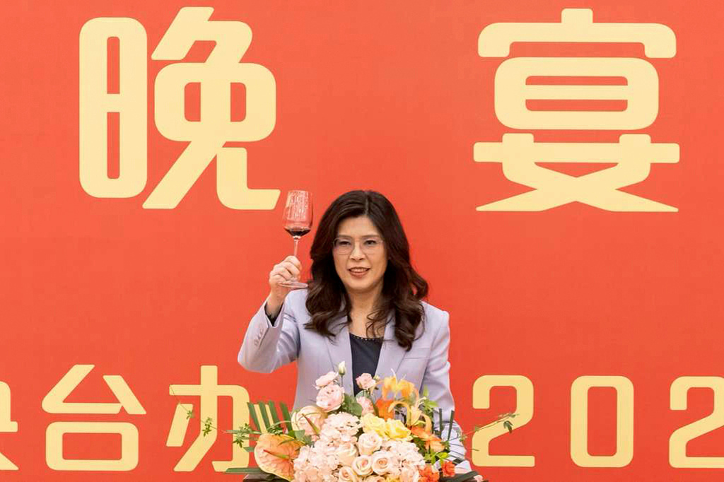 In this photo released by Kuomintang, Taiwan's Kuomintang (KMT) leader Cheng Li-wun raises her glass during a dinner gala with China's Director of Taiwan Affairs Office Song Tao in Shanghai, China Tuesday, April 7, 2026. (Kuomintang via AP)
