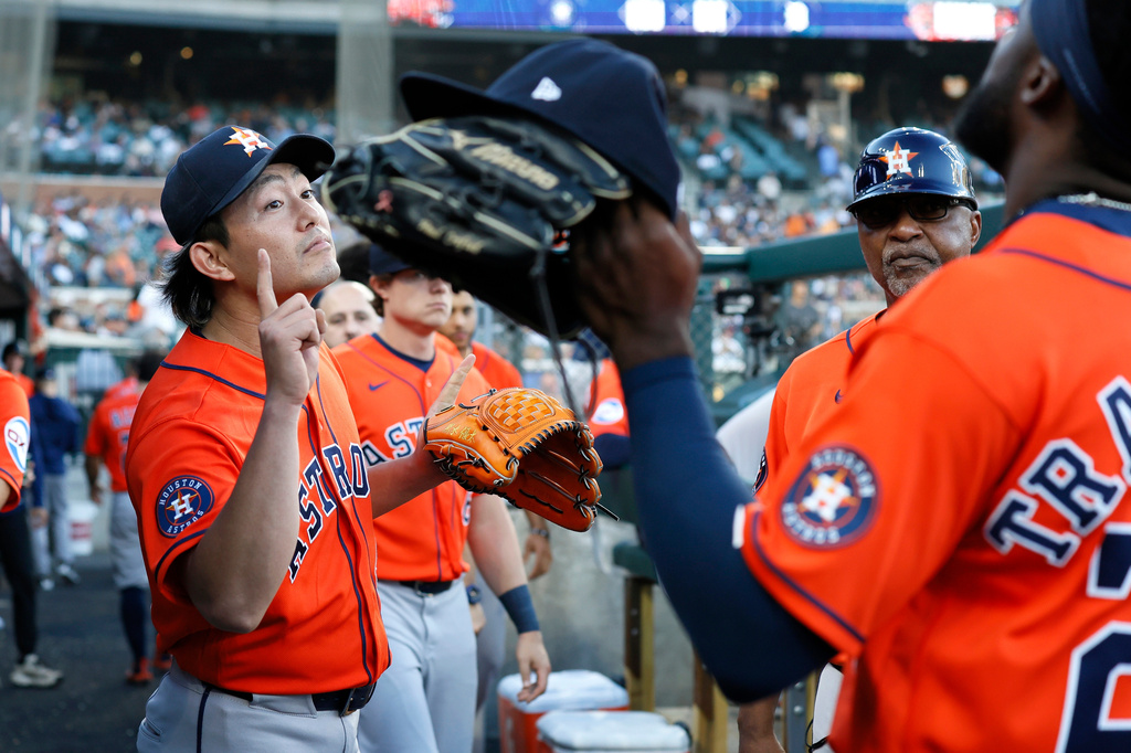 Houston Astros' Tatsuya Imai, left, celebrates with Taylor Trammell, right, after leaving a baseball game against the Detroit Tigers during the sixth inning Thursday, June 25, 2026, in Detroit. (AP Photo/Duane Burleson)