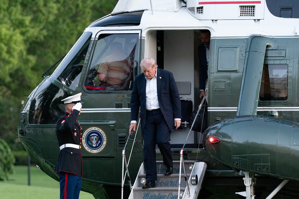 President Donald Trump steps off from Marine One upon his arrival at the South Lawn of the White House, Sunday, May 3, 2026, in Washington. (AP Photo/Jose Luis Magana)