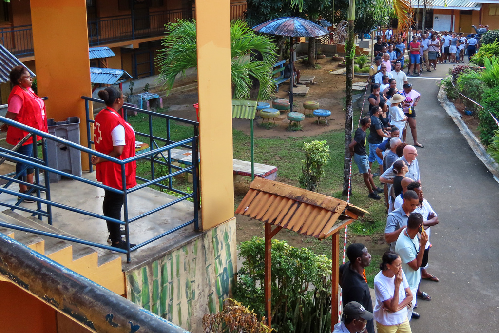 People line up to cast their votes at Beau Vallon Secondary School in Beau Vallon, Seychelles, on Saturday, Sep. 27, 2025. (AP Photo/Emilie Chetty)